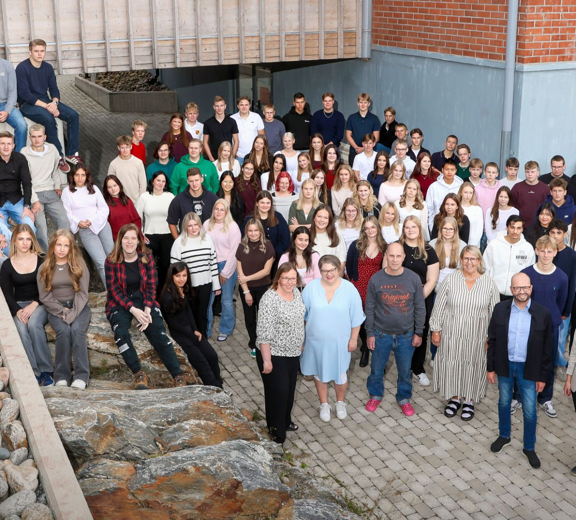 C 000687 8 1 687 6Z7A2072K gymnasiet i petalax